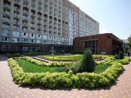 территория перед санаторием